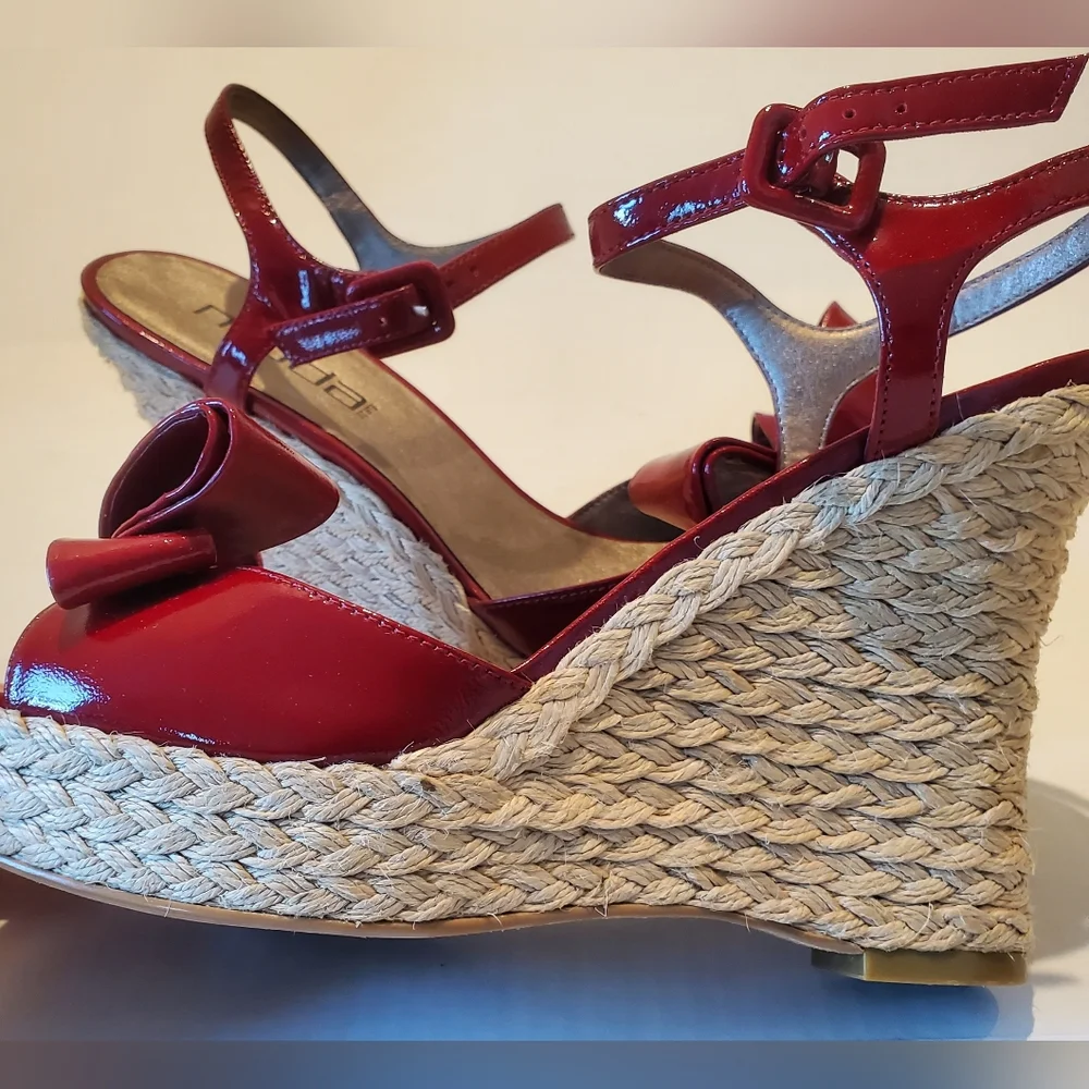 Moda Spana Red Patent Wedge Sandals Sz 10